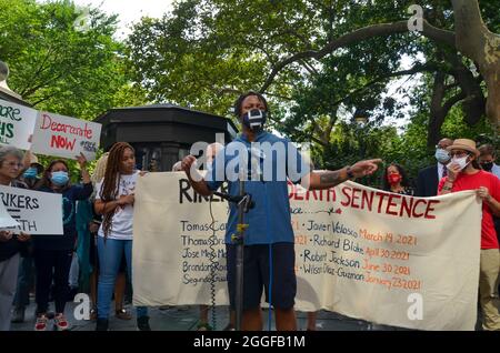 Des manifestants se sont rassemblés à l'hôtel de ville de New York pour demander au maire de New York Bill de Blasio de fermer l'île Rikers et de libérer les gens des prisons de New York. Banque D'Images