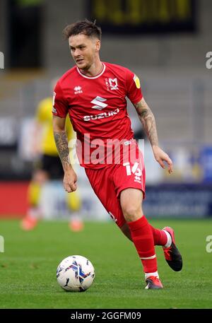 Milton Keynes a nommé Josh McEachran lors du Trophée Papa John's, match du groupe C de la section Sud au stade Pirelli, Burton Upon Trent. Date de la photo: Mardi 31 août 2021. Banque D'Images