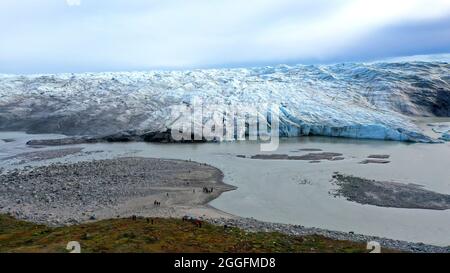 Vue aérienne du glacier Russell près de Kangerlussuaq au Groenland, qui est en train de fondre en raison du réchauffement de la planète le recul du changement climatique rétrécit Banque D'Images