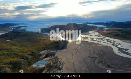 Vue aérienne du glacier Russell près de Kangerlussuaq au Groenland, qui est en train de fondre en raison du réchauffement de la planète le recul du changement climatique rétrécit Banque D'Images