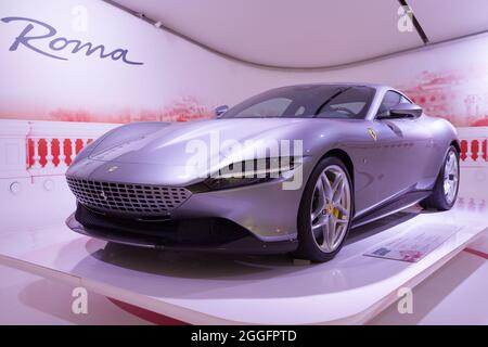 Modène, Italie - 14 août 2021 : exposition de Ferrari Roma au musée Enzo Ferrari, Modène, Italie. Banque D'Images