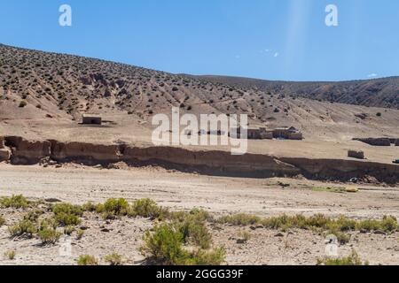 Petit village sur l'Altiplano bolivien Banque D'Images