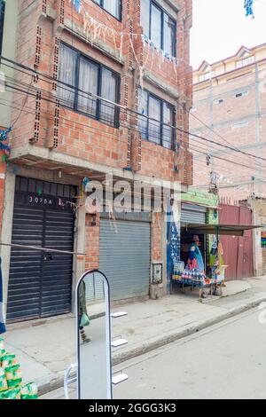 EL Alto, BOLIVIE - 23 AVRIL 2015 : petit magasin à El Alto, Bolivie. Banque D'Images