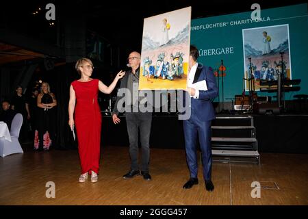 Andrea Ballschuh, Künstler Rolf Tiemann und Lenn Kudrjawizki BEI der 4. Windflüchter Charity Gala zu Gunsten der Stiftung ‚Betroffen» im Störtebeker Banque D'Images