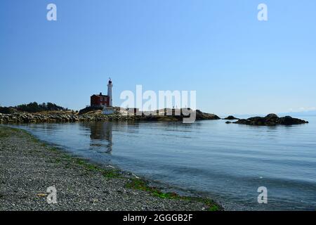 Phare de Fisgard au parc national de fort Rodd Hill à Victoria, C.-B., Canada. Venez sur l'île de Vancouver et explorez Victoria. Banque D'Images