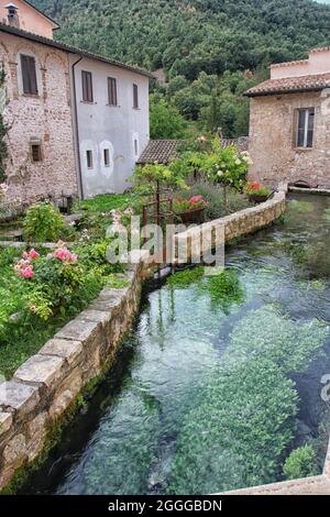 Rasiglia, un petit village de sources. Province de Pérouse, Ombrie Banque D'Images