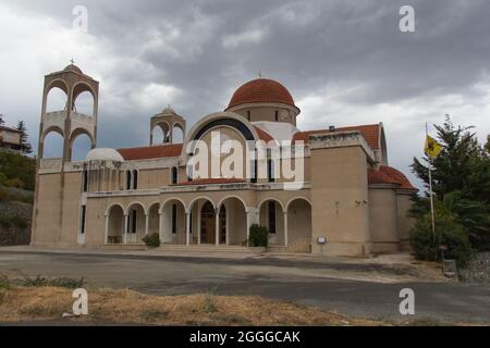 Nicosie, Chypre - octobre 15 2019 : la vue de l'église d'Agios Panteleimonas le 15 2019 octobre à Kakopetria, Chypre. Banque D'Images