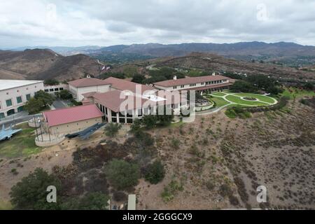 Une vue aérienne de la bibliothèque présidentielle Ronald Reagan, le mercredi 18 août 2021, dans la vallée de Simi, Caif. Banque D'Images