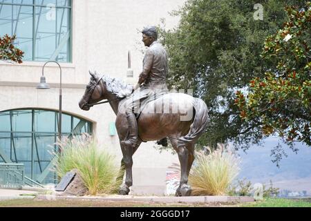 La statue équestre « le long de la piste » à la bibliothèque présidentielle Ronald Reagan, le mercredi 18 août 2021, dans la vallée de Simi, Caif. Banque D'Images