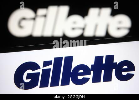 Ukraine. 31 août 2021. Dans cette illustration, un logo Gillette est visible sur un smartphone et un écran de pc. Crédit : SOPA Images Limited/Alamy Live News Banque D'Images