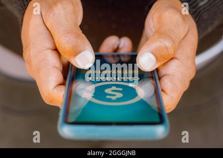 Brésil. 31 août 2021. Dans cette illustration, le logo de remboursement affiché sur un smartphone. Crédit : SOPA Images Limited/Alamy Live News Banque D'Images