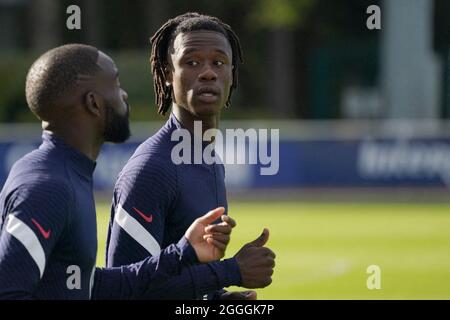 Photo du dossier datée du 31 août 2020 d'Eduardo Calavinga lors d'une session d'entraînement au Centre national français de football de Clairefontaine, Yvelines, France. Le Real Madrid a signé un contrat de six ans avec Eduardo Camavinga, un milieu de terrain français très bien noté de Rennes. L'homme de 18 ans est entré dans les 12 derniers mois de son contrat avec le club de la Ligue 1, qui n'était pas prêt au perdre l'année prochaine lors d'un transfert gratuit. Il a terminé son stage médical au centre de formation de Clairefontaine en France lundi. En avril 2019, Calavinga est devenu le plus jeune débutant de Rennes âgé de 16 ans et quatre mois. Photo de ABACAPRES Banque D'Images