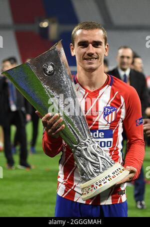 Dossier photo en date du 16 mai 2018 d'Antoine Griezmann détient le trophée après le match final de l'UEFA Europa League Marseille / Atletico Madrid à Lyon, France. Les champions de la Liga Atletico Madrid ont signé à nouveau Antoine Griezmann de Barcelone pour un prêt d'un an. Atletico paiera le salaire du joueur et il y a une clause obligatoire pour rendre le transfert permanent. Photo de Christian Liewig/ABACAPRESS.COM Banque D'Images