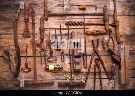 Accessoires anciens utilisés par les artisans au siècle dernier Banque D'Images