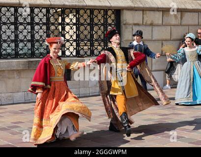Cracovie, Pologne - 27 juillet 2021: Représentation - lorsque des cloches dansent par le ballet Dracovia Danza au château royal de Wawel dans le cadre du 22e crac Banque D'Images