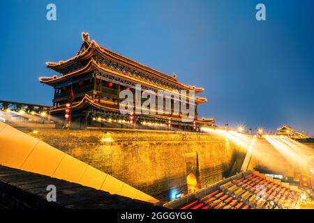 L'ancienne muraille de la ville de nuit, Xi'an, Chine Banque D'Images