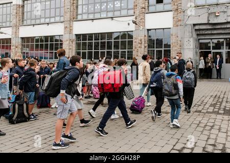 L'illustration montre une visite à l'école primaire 'Ecole fondamentale Duc de Marlborough' à Limbourg, le premier jour de l'école pour le 2021- Banque D'Images