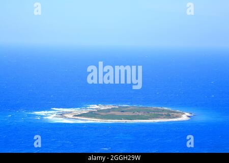 Petite île inhabitée sur la mer Adriatique en Croatie Banque D'Images