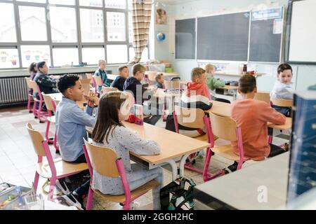 L'illustration montre une salle de classe lors d'une visite à l'école primaire 'Ecole fondamentale Duc de Marlborough' à Limbourg, le premier jour de s. Banque D'Images