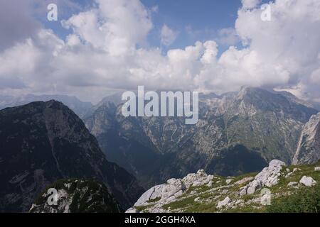 Vue incroyable depuis une cabane de montagne près du Mont Triglav, Slovénie 2020 Banque D'Images