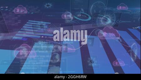 Image des oscilloscopes scannant et traitant les données sur les clouds numériques avec flèches et pourcentage de croissance Banque D'Images