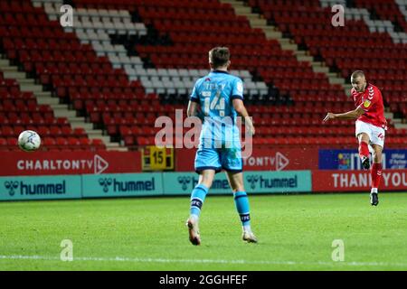 LONDRES, ROYAUME-UNI. 31 AOÛT. Charlie Barker, de Charlton Athletic, a tourné lors du match de Trophée EFL entre Charlton Athletic et Crawley Town à la Valley, Londres, le mardi 31 août 2021. (Crédit : Tom West | crédit : MI News & Sport /Alay Live News Banque D'Images