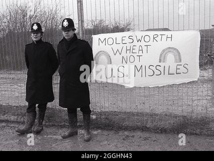 RAF Molesworth anti-nucléaire CND démonstration de Pâques, Royaume-Uni 8 avril 1985 Banque D'Images