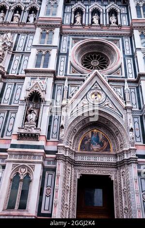 Cathédrale de Florence, Rose-fenêtre et mosaïque à Florence, Italie. Banque D'Images