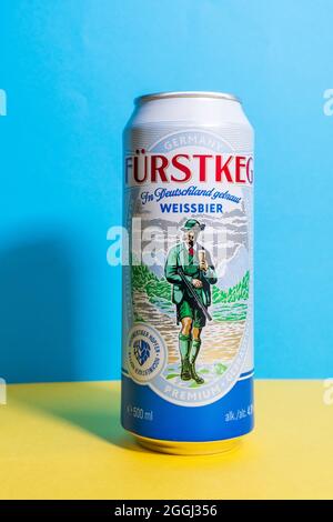 Tyumen, Russie-25 mai 2021: Bière furstkeg brasserie Weissbier Oettinger. Logo Banque D'Images