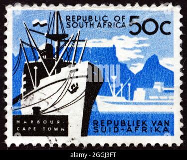 AFRIQUE DU SUD - VERS 1961 : un timbre imprimé en Afrique du Sud montre Cape Town, Harbour, vers 1961 Banque D'Images