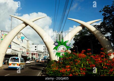 Kenya le Mombasa se trouve sur l'avenue moi, une porte symbolique de la ville. Banque D'Images