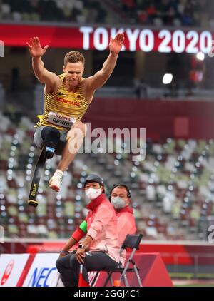 Tokio, Japon. 1er septembre 2021. Jeux paralympiques : athlétisme, long saut pour hommes, au stade olympique. Markus Rehm saute. Credit: Karl-Josef Hildenbrand/dpa/Alay Live News Banque D'Images