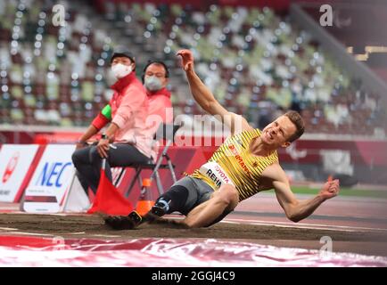 Tokio, Japon. 1er septembre 2021. Jeux paralympiques : athlétisme, long saut pour hommes, au stade olympique. Markus Rehm saute. Credit: Karl-Josef Hildenbrand/dpa/Alay Live News Banque D'Images