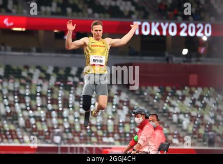 Tokio, Japon. 1er septembre 2021. Jeux paralympiques : athlétisme, long saut pour hommes, au stade olympique. Markus Rehm saute. Credit: Karl-Josef Hildenbrand/dpa/Alay Live News Banque D'Images