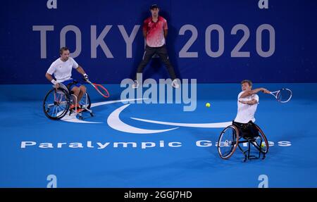 Sam Schroder (à gauche) et Niels Vink, des pays-Bas, affrontent Dylan Alcott et Heath Davidson en Australie dans le cadre du concours de la Médaille d'or du Quad de tennis en fauteuil roulant au parc de tennis Ariake au cours du huitième jour des Jeux paralympiques de Tokyo en 2020 au Japon. Date de la photo: Mercredi 1er septembre 2021. Banque D'Images