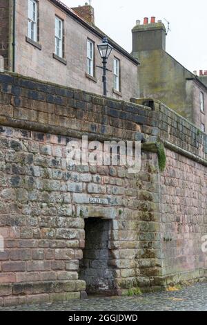 Murs du quai à Berwick-upon-Tweed, durant l'été 2014 Banque D'Images