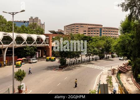 Vue sur la première passerelle de créateurs de Delhi à l'intersection de l'ITO à côté du bâtiment annexe de la Cour suprême. Banque D'Images