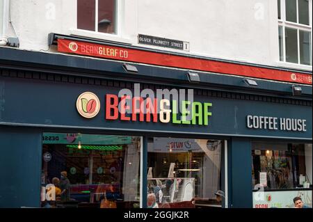 Cork, Irlande - 14 juillet 2021 : panneau pour Bean & Leaf Coffee House à Cork Banque D'Images