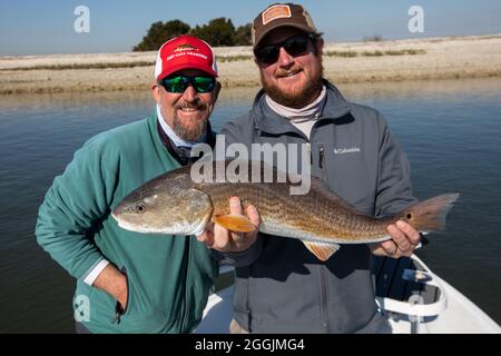 Pêche au Redfish à l'Isle of Palms, Caroline du Sud. Banque D'Images