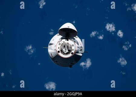 International Space Station, États-Unis d'Amérique. 30 août 2021. Le vaisseau spatial SpaceX Cargo Dragon s'approche d'un amarrage autonome au module Harmony en avant de l'adaptateur international d'amarrage sur la Station spatiale internationale le 30 août 2021 à Earth Orbit. Credit: NASA photo/Alamy Live News Banque D'Images