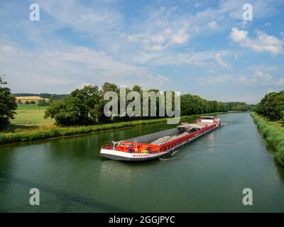 Cargo sur le canal Mittelland près de Venne, Osnabrücker Land, Basse-Saxe, Allemagne Banque D'Images