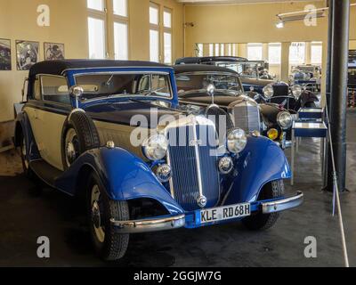 Voiture d'époque dans le musée de la voiture de Melle, Osnabruecker Land, Basse-Saxe, Allemagne Banque D'Images