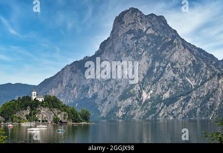 Chapelle de Johannesberg Traunkirchen sur le paysage de Traunsee Autriche Banque D'Images