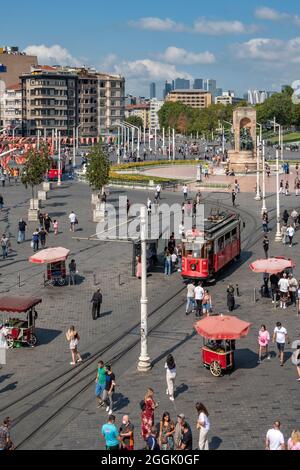 Place Taksim dans le quartier Beyoglu d'Istanbul, Turquie Banque D'Images