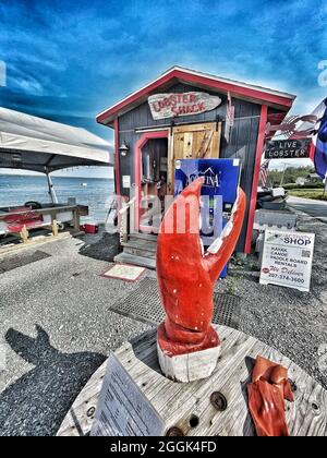 Perry's Lobster Shack est une cabane au bord de l'eau offrant des assiettes de homard et de fruits de mer ainsi que des accompagnements et des bières copieux. Banque D'Images