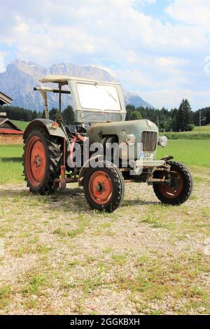 Tracteur, Eicher modèle EM 200 Tiger, construit le 13 avril 1962, 28 ch, cylindrée 1950 ccm, Allemagne. Bavière, haute-Bavière, Werdenfelser Land Banque D'Images