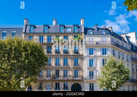 Paris, bâtiment typique de l'avenue de Breteuil, dans un quartier luxueux Banque D'Images