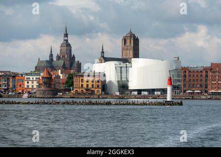 Allemagne, Mecklembourg-Poméranie occidentale, Ozeaneum, musée maritime, ancien bâtiment de stockage, Port de Stralsund Banque D'Images