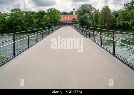 Ville de Landsberg am Lech en Bavière avec un nouveau pont piétonnier au-dessus de Lech Banque D'Images