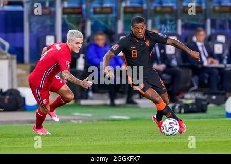 OSLO, NORVÈGE - 1er SEPTEMBRE : Mathias Normann de Norvège, Georginio Wijnaldum des pays-Bas lors du match de qualification de la coupe du monde entre la Norvège et les pays-Bas au stade Ullevaal le 1er septembre 2021 à Oslo, Norvège (photo d'Andre Weening/Orange Pictures) Banque D'Images